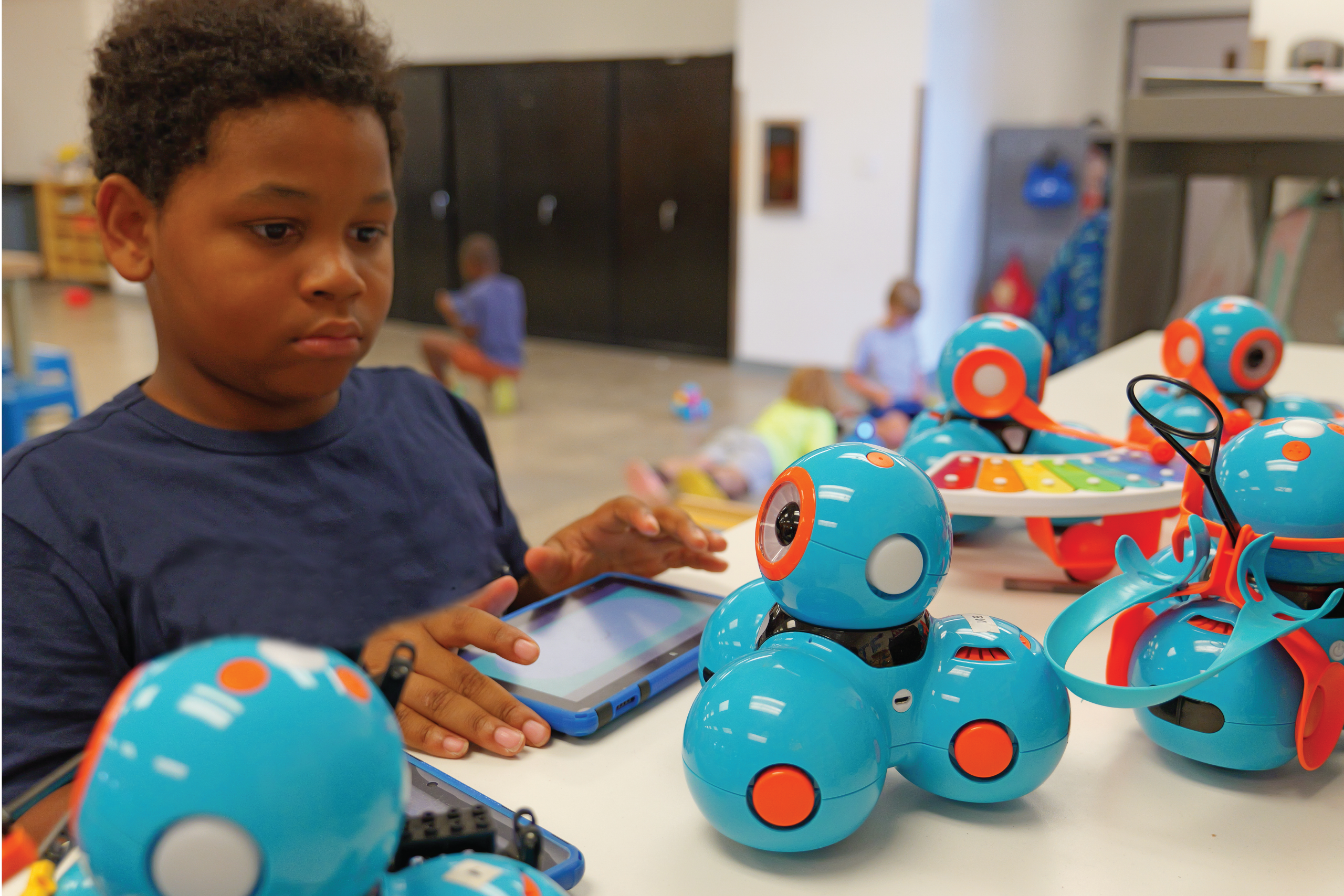 child learning robotics